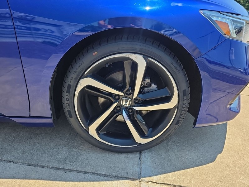 Honda Accord Sedan Vehicle Full-screen Gallery Image 27