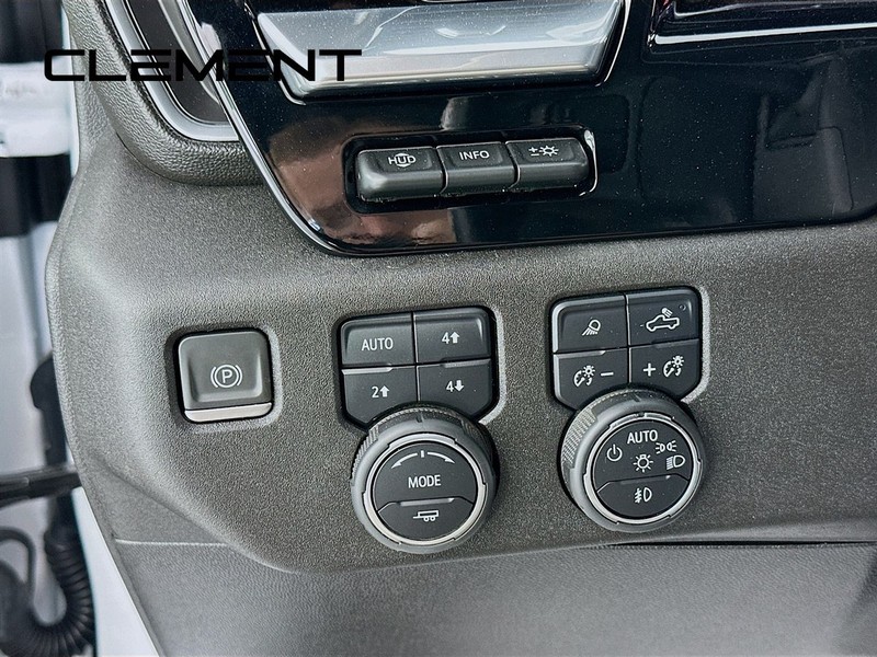 Chevrolet Silverado 2500HD Vehicle Image 14