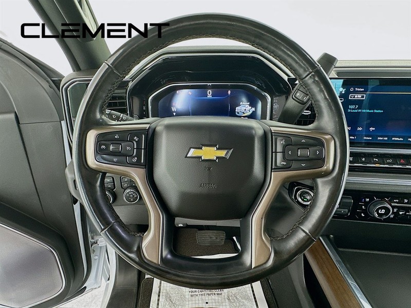 Chevrolet Silverado 2500HD Vehicle Image 15