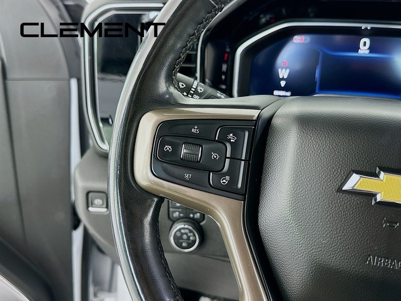 Chevrolet Silverado 2500HD Vehicle Image 16
