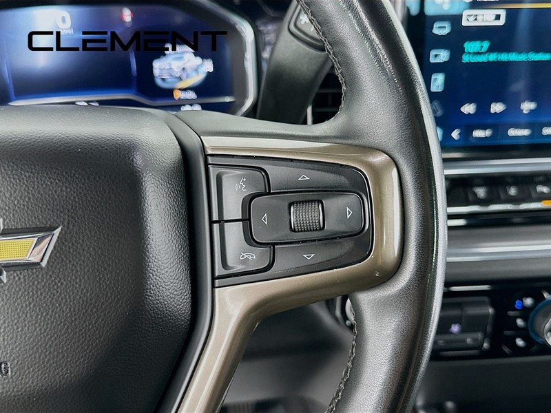 Chevrolet Silverado 2500HD Vehicle Image 17