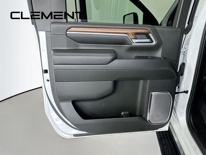 Chevrolet Silverado 2500HD Vehicle Image 31