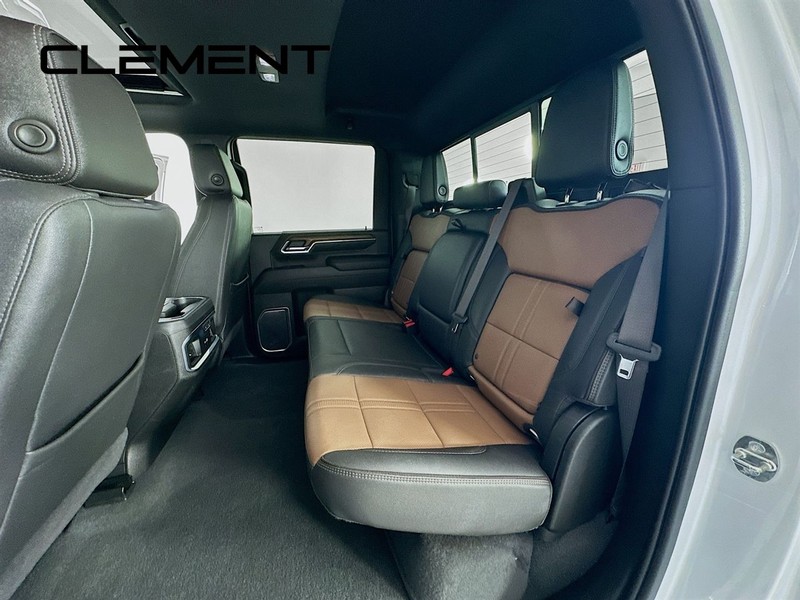 Chevrolet Silverado 2500HD Vehicle Image 32