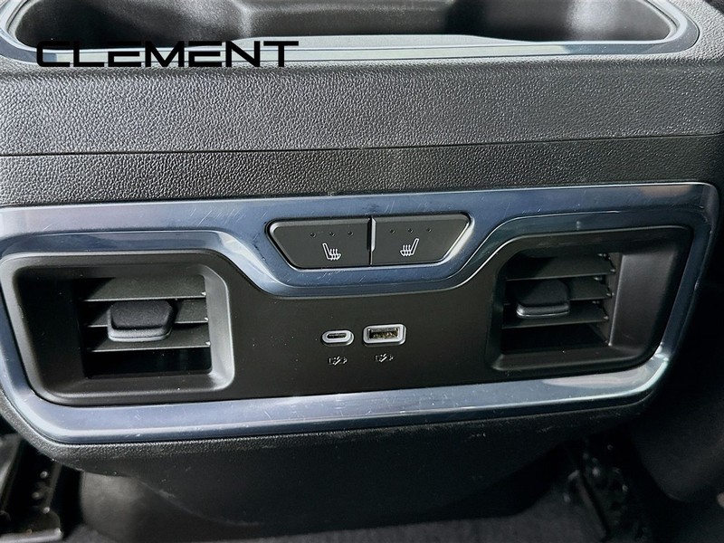 Chevrolet Silverado 2500HD Vehicle Image 33