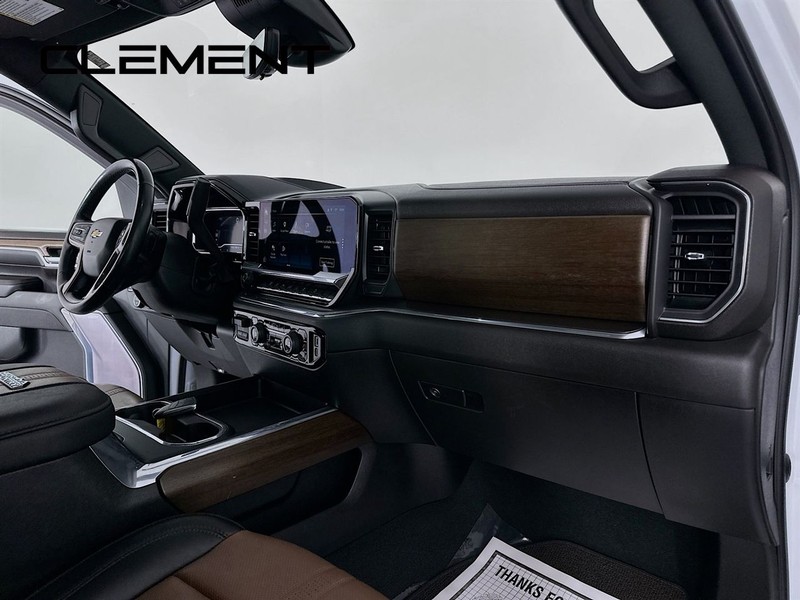 Chevrolet Silverado 2500HD Vehicle Image 35