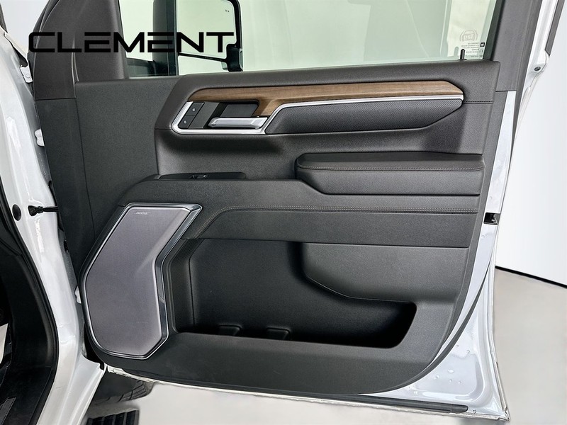 Chevrolet Silverado 2500HD Vehicle Image 36