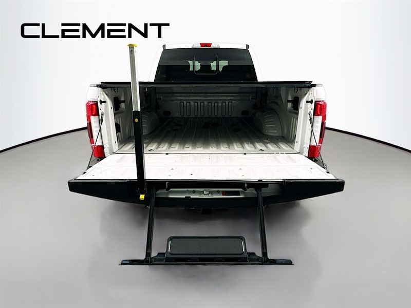 Ford Super Duty F-350 SRW Vehicle Image 11