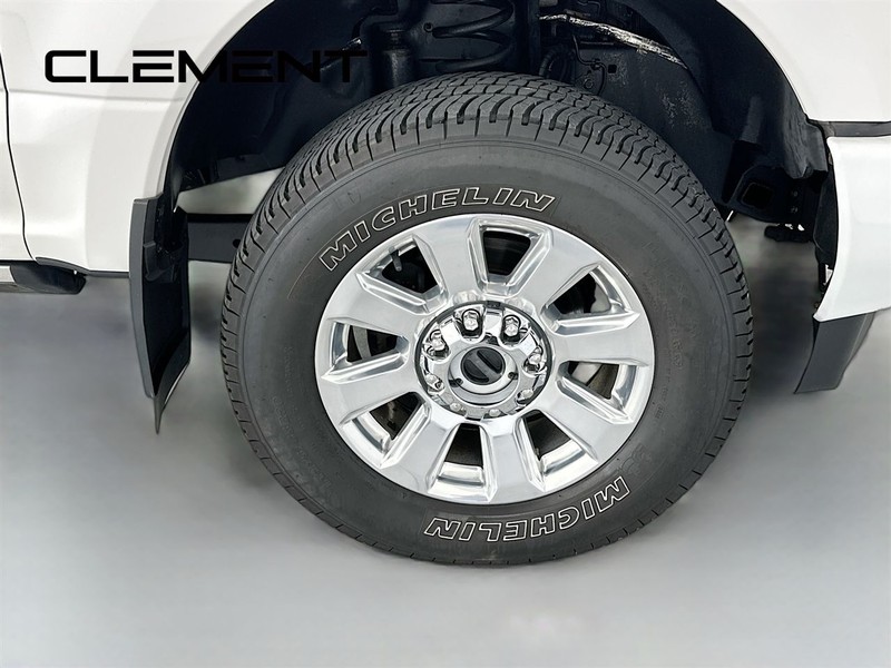 Ford Super Duty F-350 SRW Vehicle Image 38