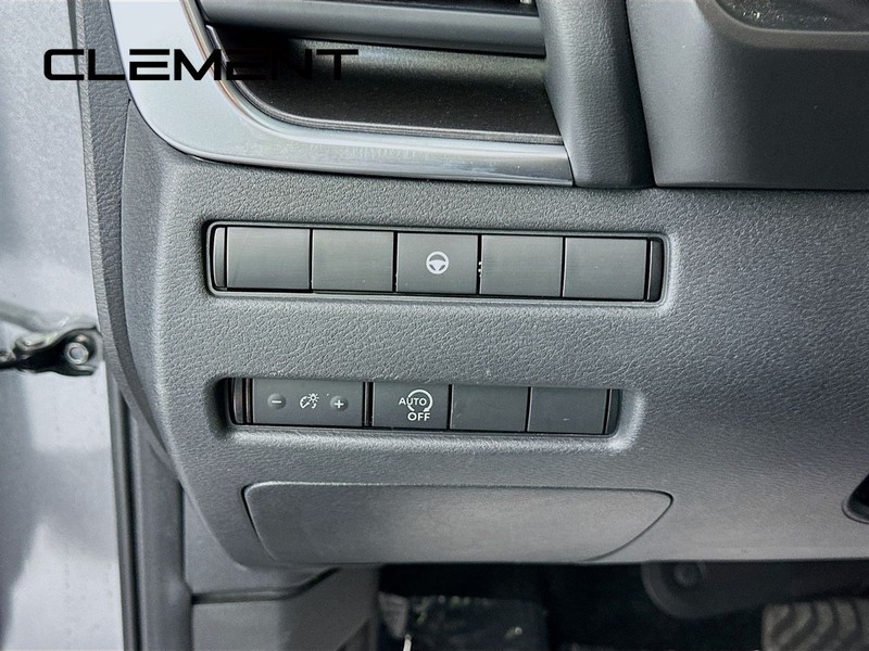 Nissan Rogue Vehicle Image 14