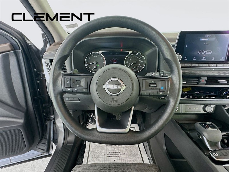 Nissan Rogue Vehicle Image 15