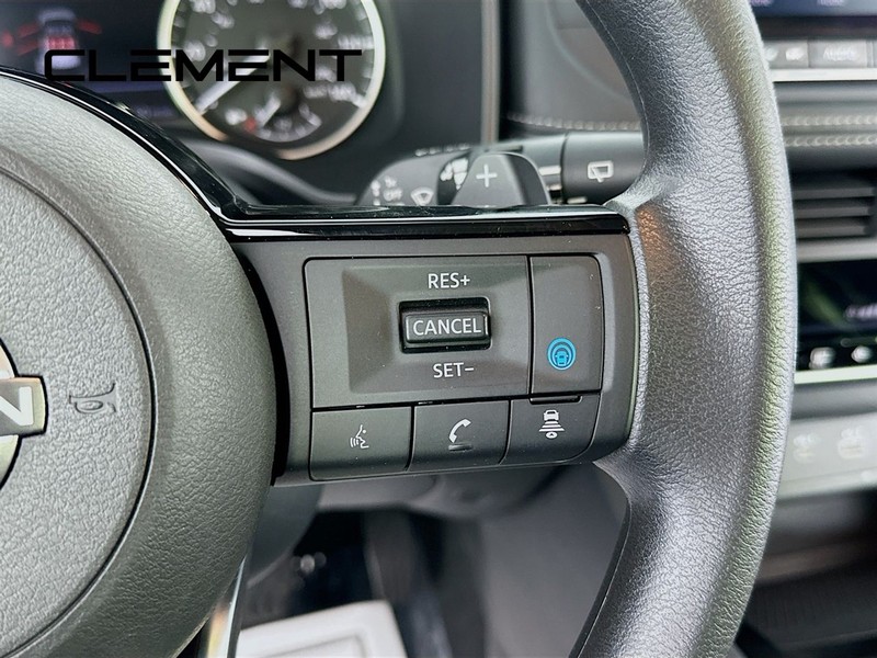 Nissan Rogue Vehicle Image 17