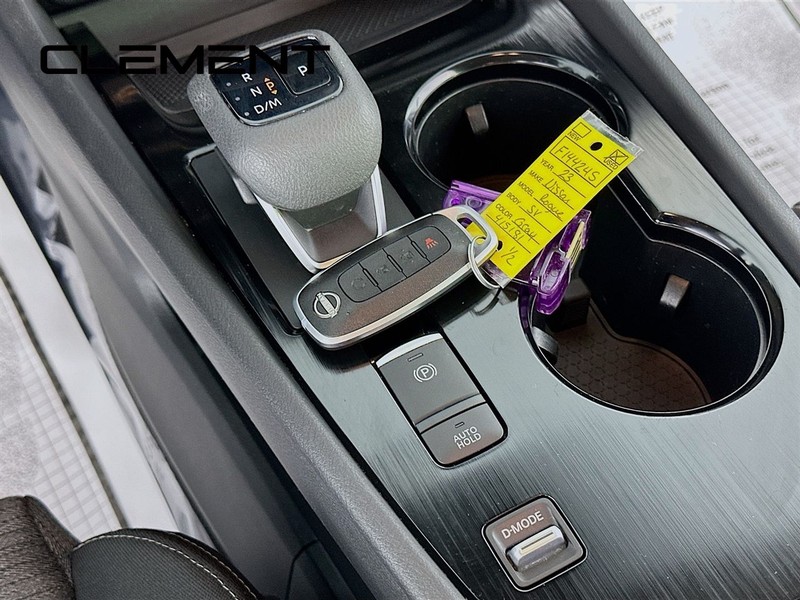 Nissan Rogue Vehicle Image 23