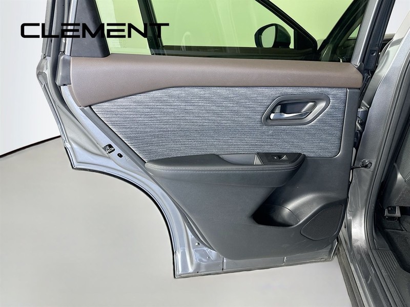 Nissan Rogue Vehicle Image 29