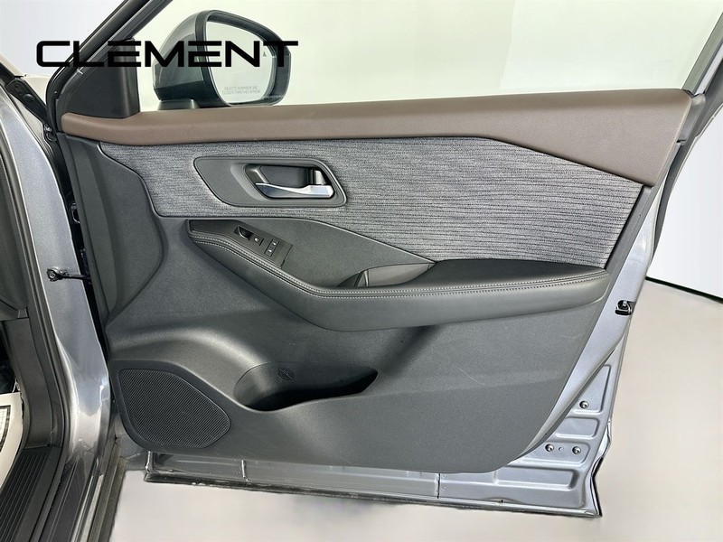 Nissan Rogue Vehicle Image 33
