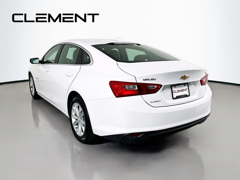 Chevrolet Malibu Vehicle Full-screen Gallery Image 10