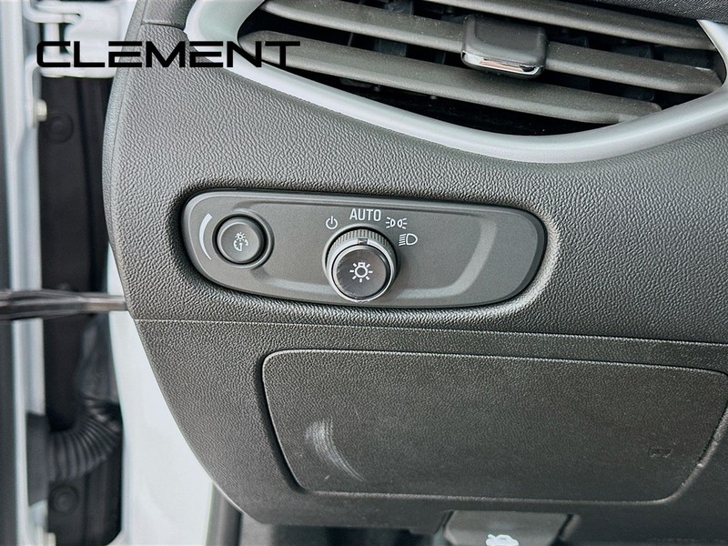 Chevrolet Malibu Vehicle Full-screen Gallery Image 14