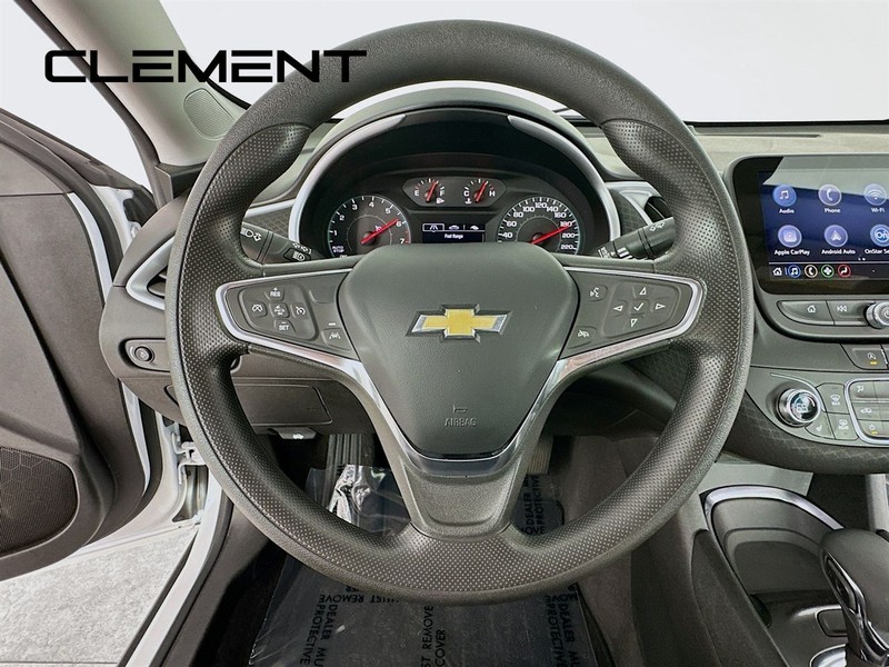 Chevrolet Malibu Vehicle Full-screen Gallery Image 15