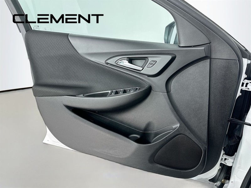 Chevrolet Malibu Vehicle Full-screen Gallery Image 27