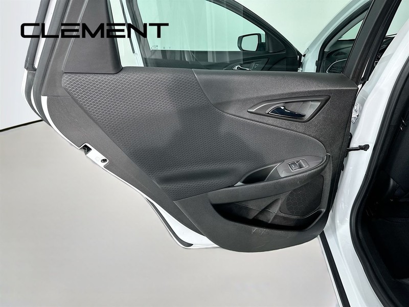 Chevrolet Malibu Vehicle Full-screen Gallery Image 30