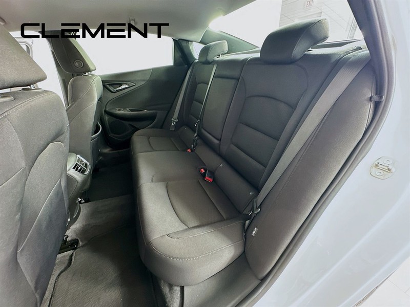 Chevrolet Malibu Vehicle Full-screen Gallery Image 31