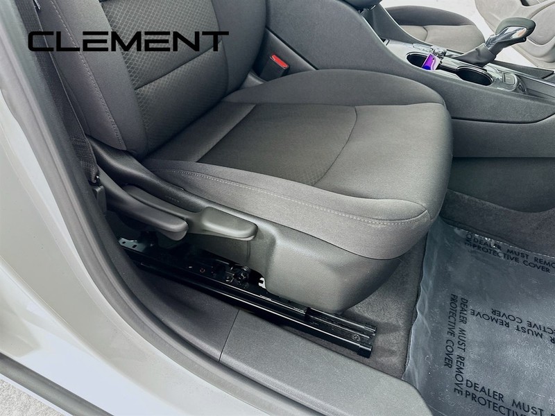 Chevrolet Malibu Vehicle Full-screen Gallery Image 32