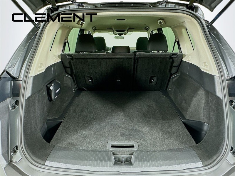 Nissan Rogue Vehicle Image 11