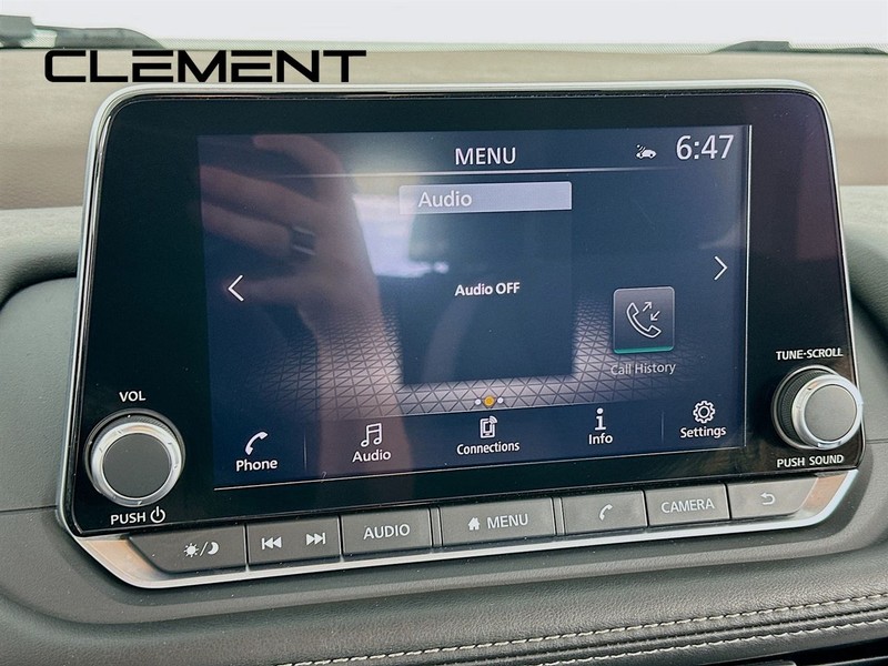 Nissan Rogue Vehicle Image 19