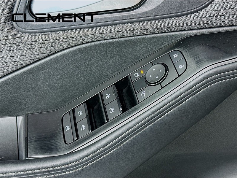 Nissan Rogue Vehicle Image 24