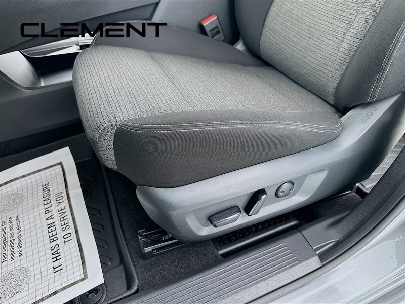 Nissan Rogue Vehicle Image 27