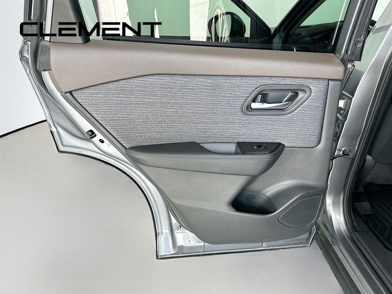 Nissan Rogue Vehicle Image 29