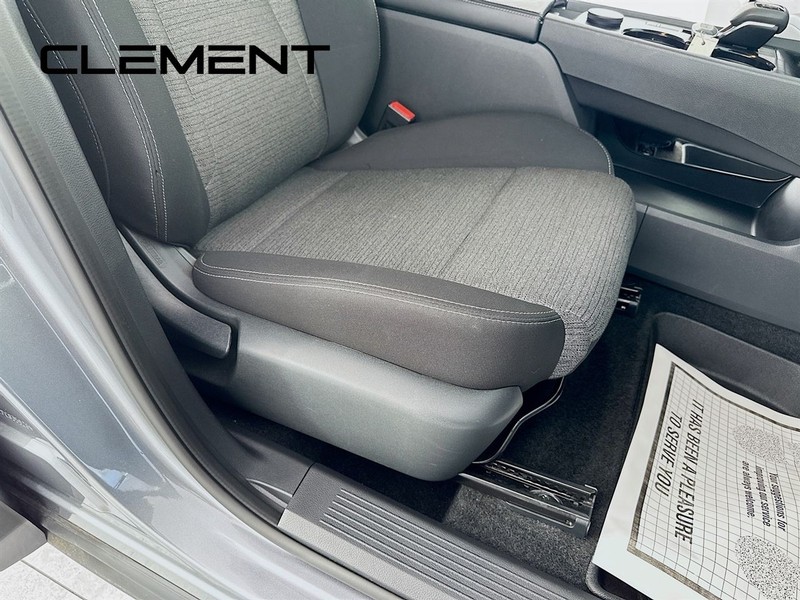 Nissan Rogue Vehicle Image 31
