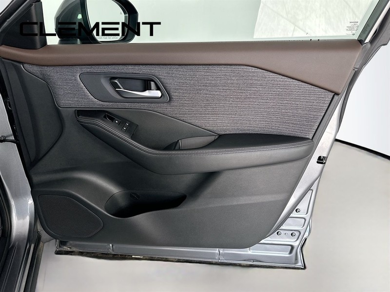 Nissan Rogue Vehicle Image 33