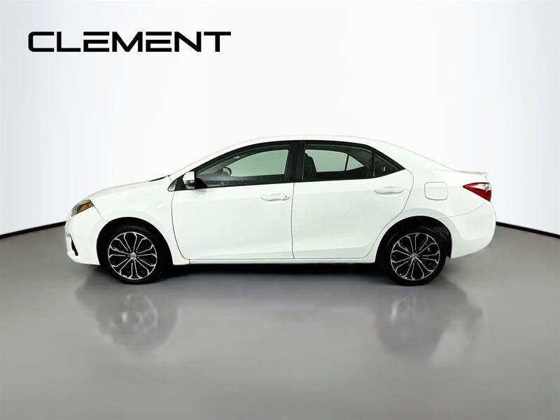 Toyota Corolla Vehicle Full-screen Gallery Image 6