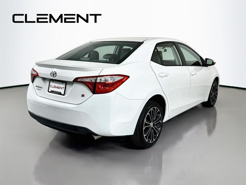 Toyota Corolla Vehicle Full-screen Gallery Image 7