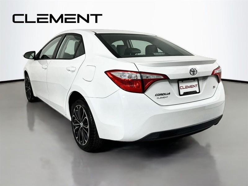 Toyota Corolla Vehicle Full-screen Gallery Image 10