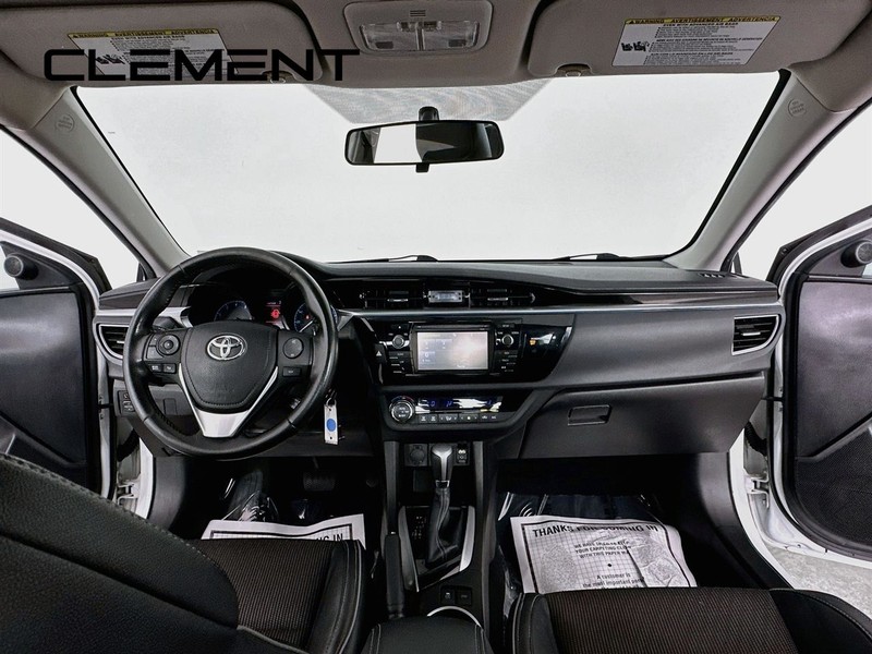Toyota Corolla Vehicle Full-screen Gallery Image 12