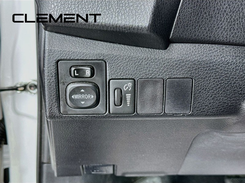Toyota Corolla Vehicle Full-screen Gallery Image 14