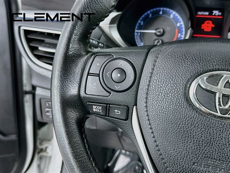 Toyota Corolla Vehicle Full-screen Gallery Image 16