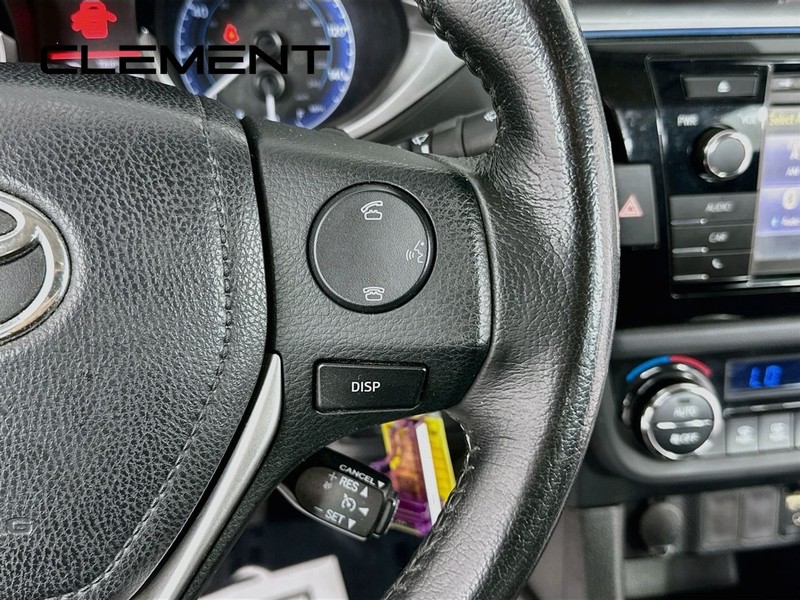 Toyota Corolla Vehicle Full-screen Gallery Image 17