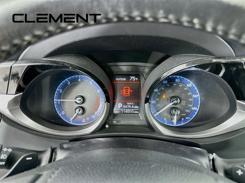 Toyota Corolla Vehicle Full-screen Gallery Image 18