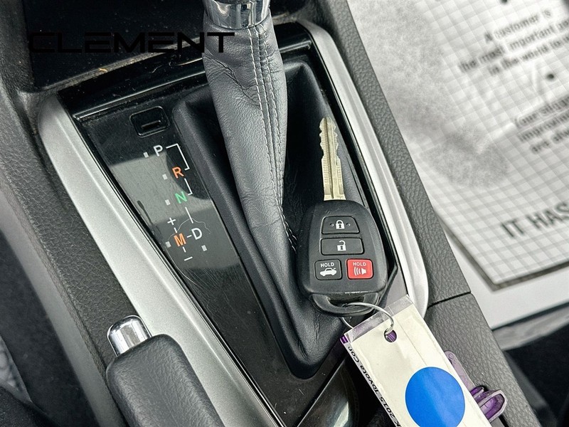 Toyota Corolla Vehicle Full-screen Gallery Image 23