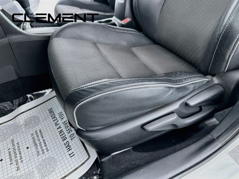 Toyota Corolla Vehicle Full-screen Gallery Image 27