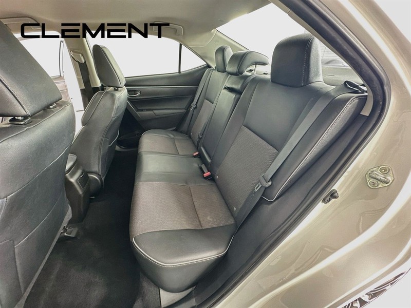 Toyota Corolla Vehicle Full-screen Gallery Image 30