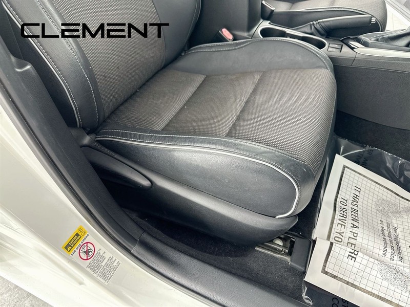 Toyota Corolla Vehicle Full-screen Gallery Image 31