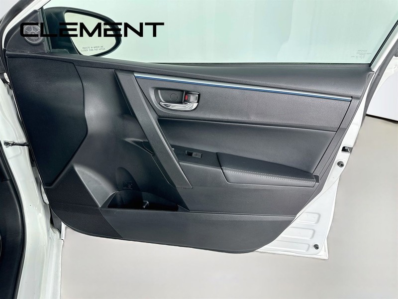 Toyota Corolla Vehicle Full-screen Gallery Image 33