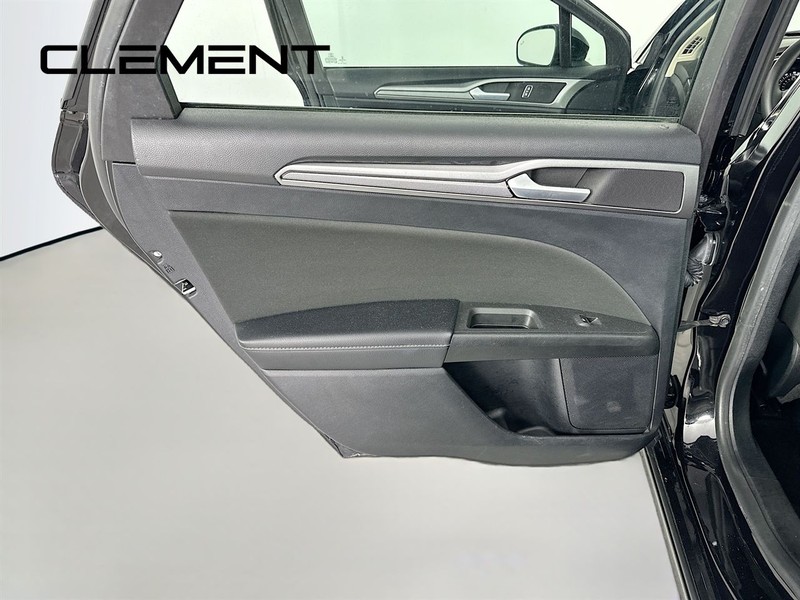 Ford Fusion Vehicle Image 30