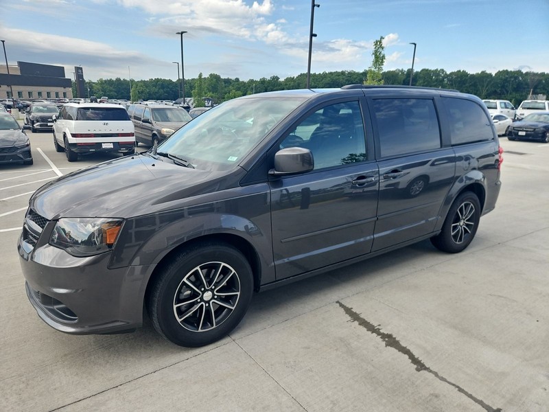 Dodge Grand Caravan Vehicle Image 02