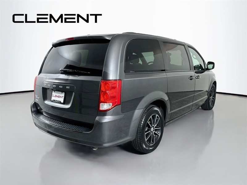 Dodge Grand Caravan Vehicle Full-screen Gallery Image 7