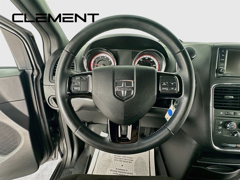 Dodge Grand Caravan Vehicle Full-screen Gallery Image 15