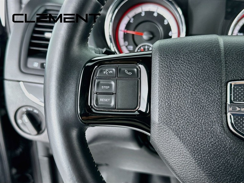 Dodge Grand Caravan Vehicle Full-screen Gallery Image 16